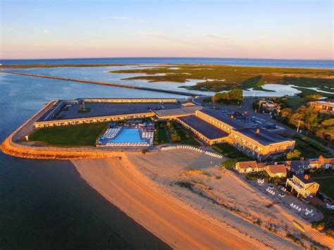 Provincetown inn - Sep 20, 2023 · Peck, who had become the inn’s third owner in 1935, was, writes David W. Dunlap in Building Provincetown, “an absolute dynamo” who managed to persuade the town to allow him to fill four acres of waterfront, where he built a giant parking lot, a one-story motel, and the beloved Pilgrim hat-shaped pool. 